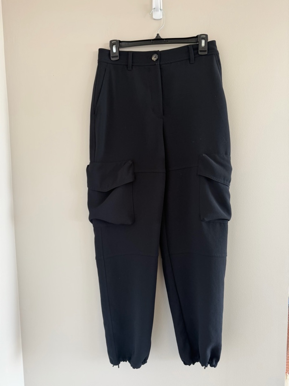 Aritzia Wilfred Black‎ Cargo Pants Size 6 High Rise Utility Jogger Modern Chic